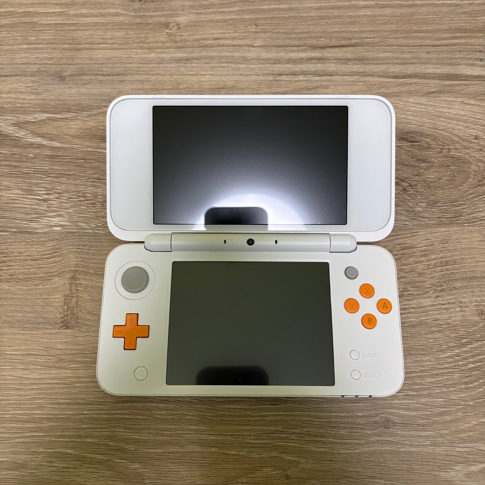 New Nintendo 2DS XL White + Orange Nintendo 3DS